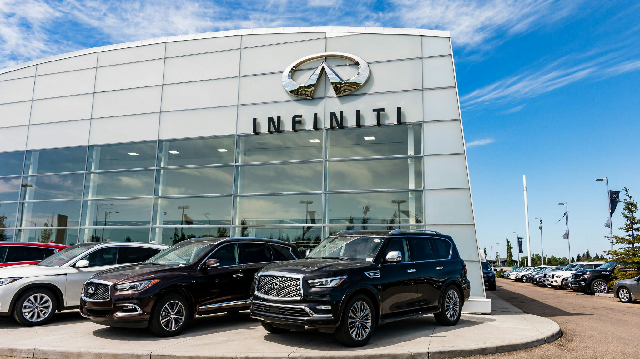 Photo of the outside of the Infiniti South Edmonton dealership