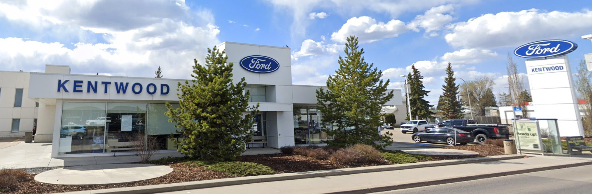 Photo of the outside of the Kentwoord Ford dealership