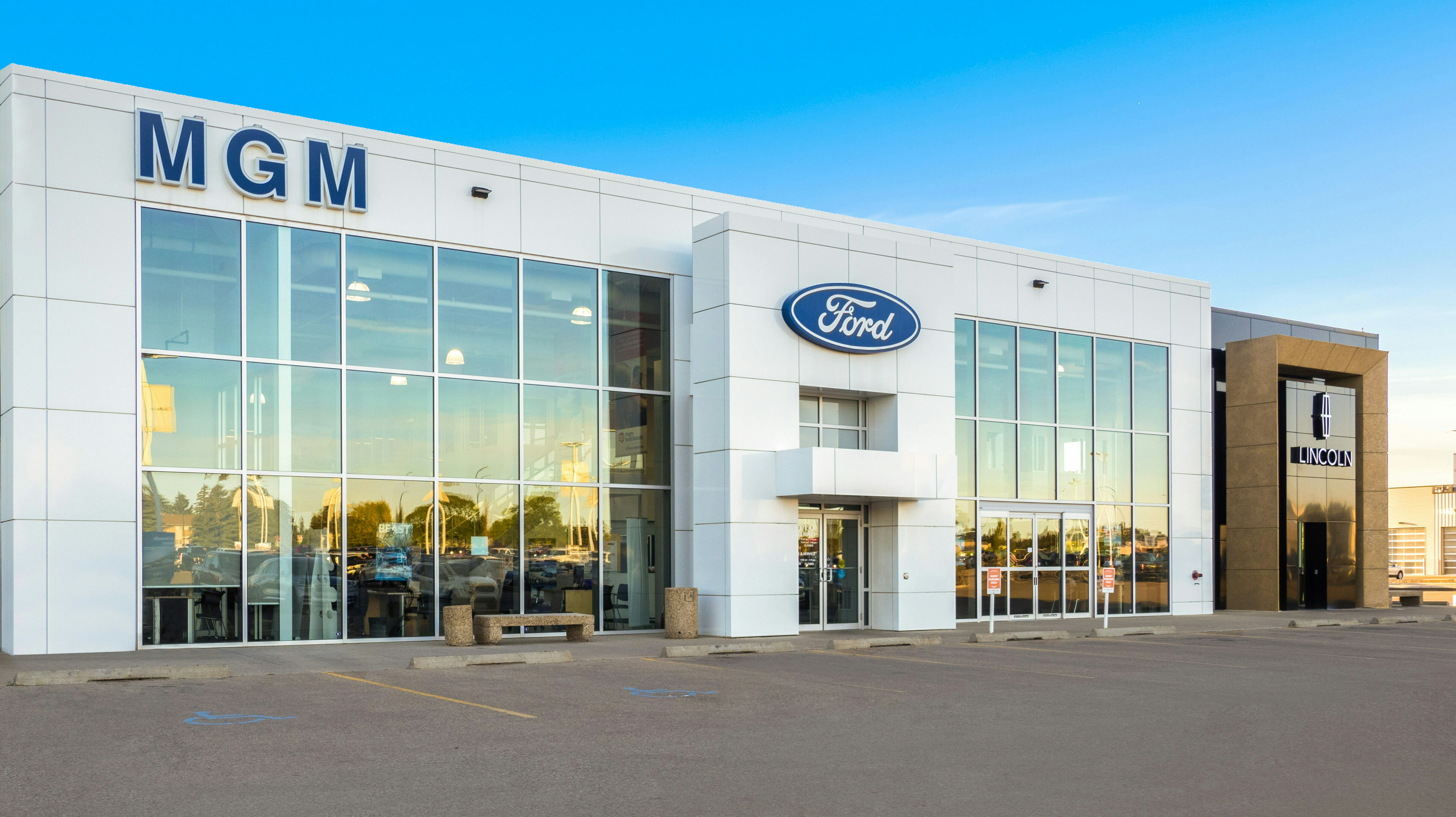 Photo of the outside of the MGM Ford Lincoln dealership
