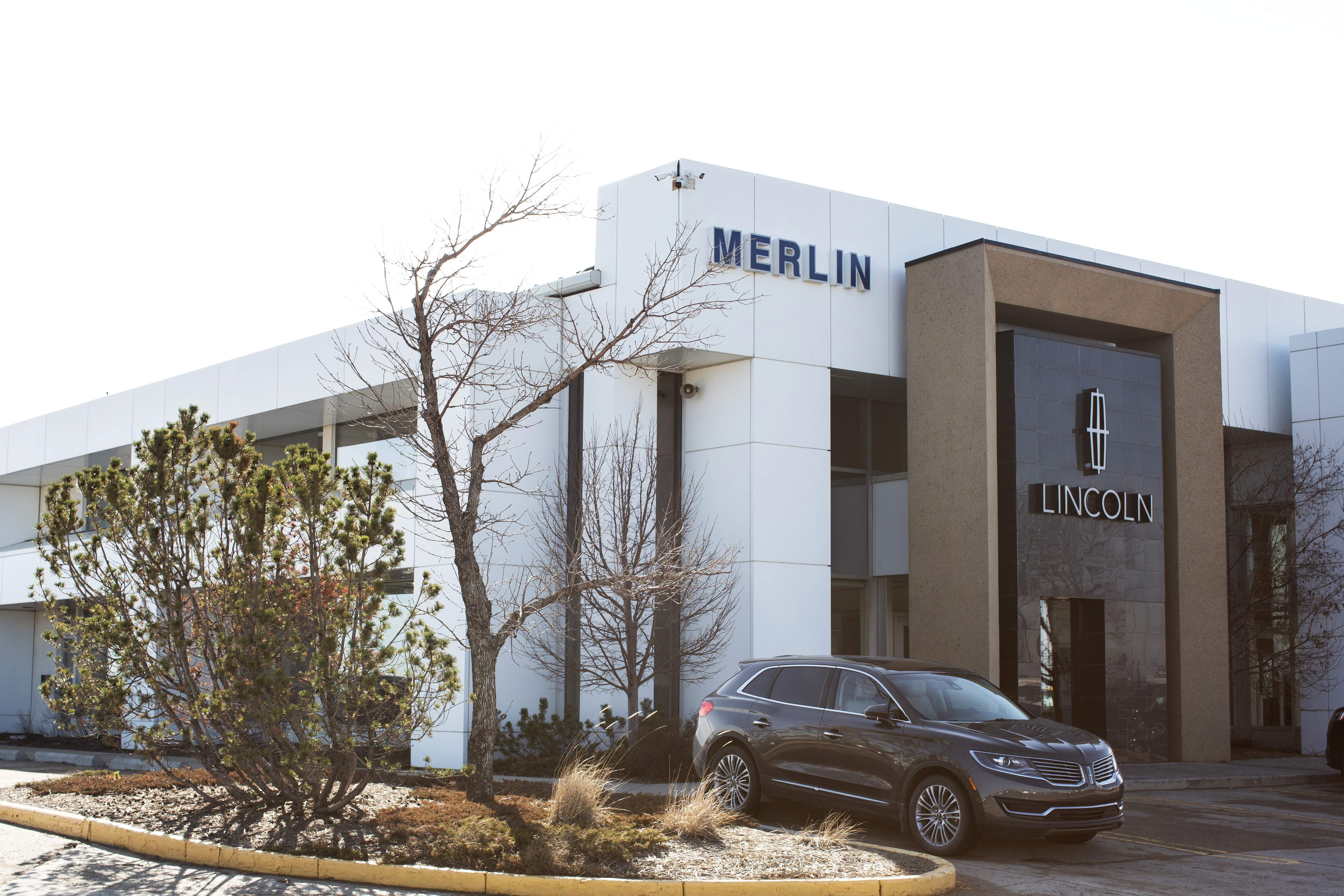 Lincoln vehicle parked outside Merlin Lincoln dealership building