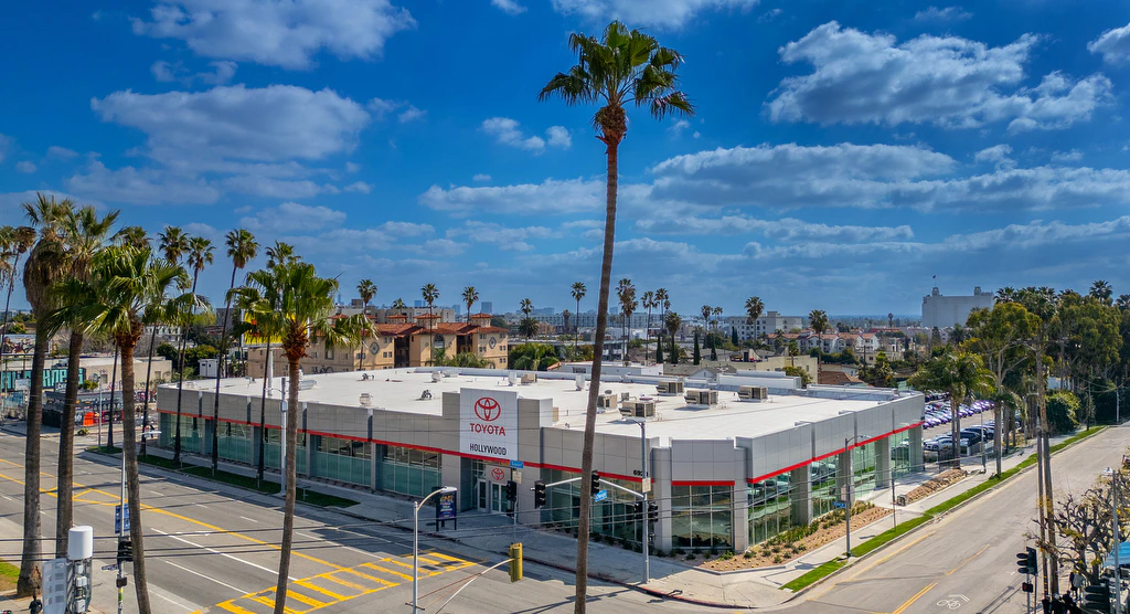 Toyota of Hollywood exterior image