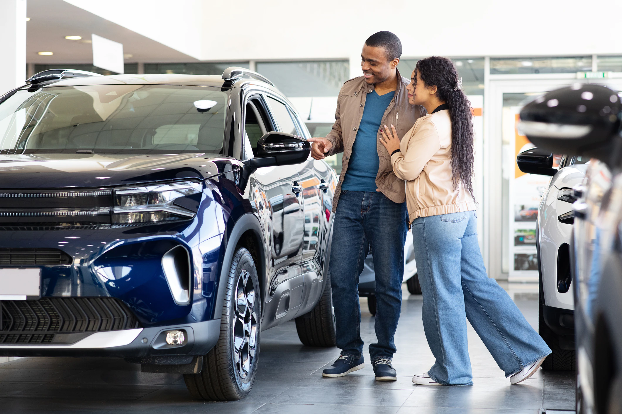 couple buying car