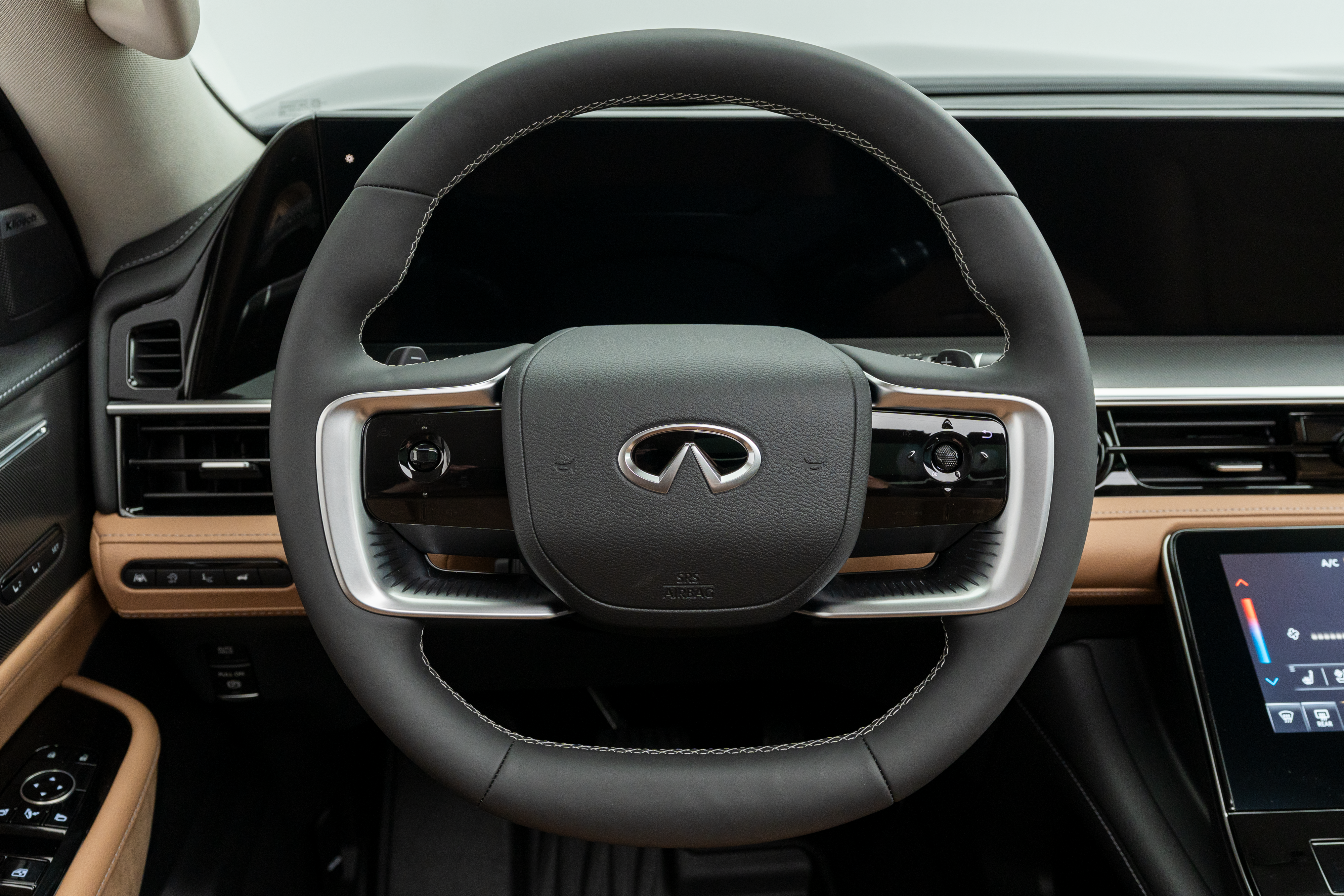 2027 INFINITI QX80 LUXE steering wheel and digital driver display