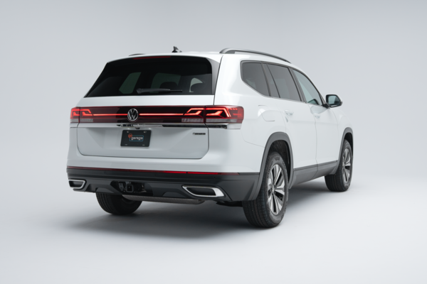 Rear three-quarter view of a white 2026 Volkswagen Atlas Comfortline showing LED taillights, alloy wheels and SUV profile.