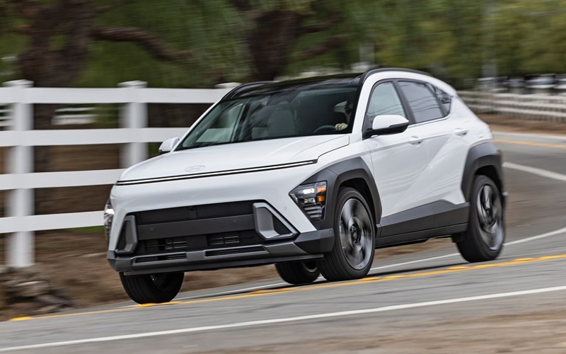 2026 White Hyundai Kona