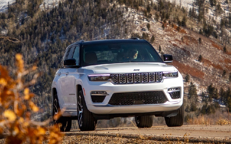 2025 White Jeep Grand Cherokee